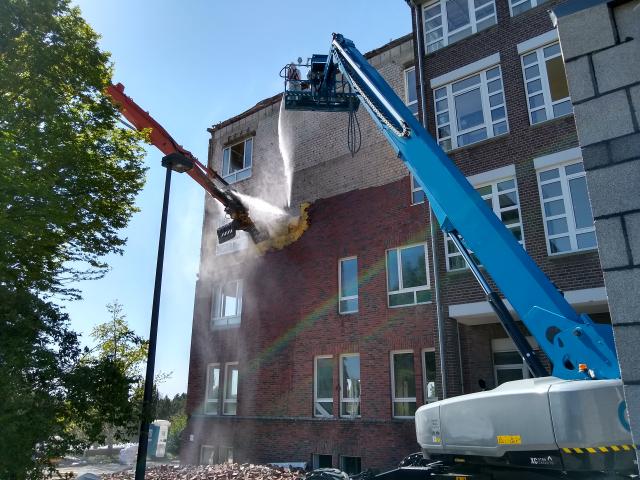 maschineller Rückbau der gedämmten Außenfassade